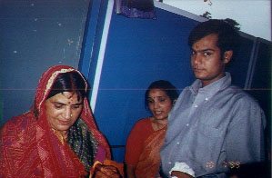 Maina mousi, Bitu..tummy targeted to hold teacup