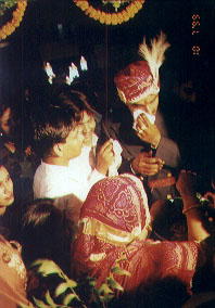 Saasuji welcomes her janwaiji