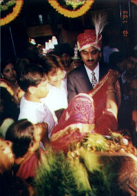 Saasuji welcomes her janwaiji