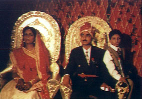 Var-Vadhu are seated